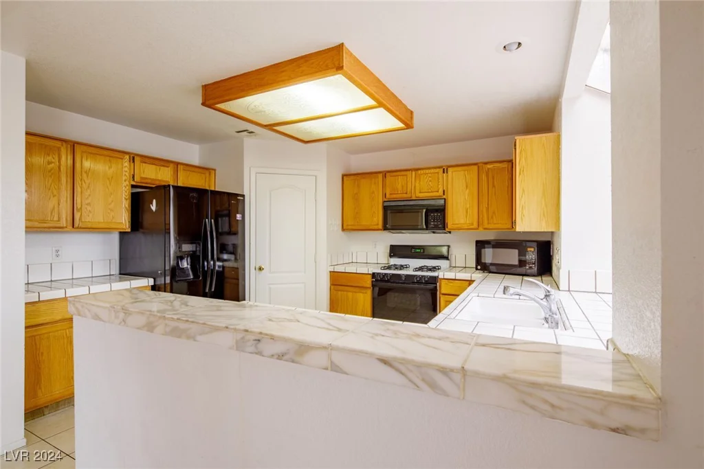 2100 Desert Peak, Las Vegas, NV 89134