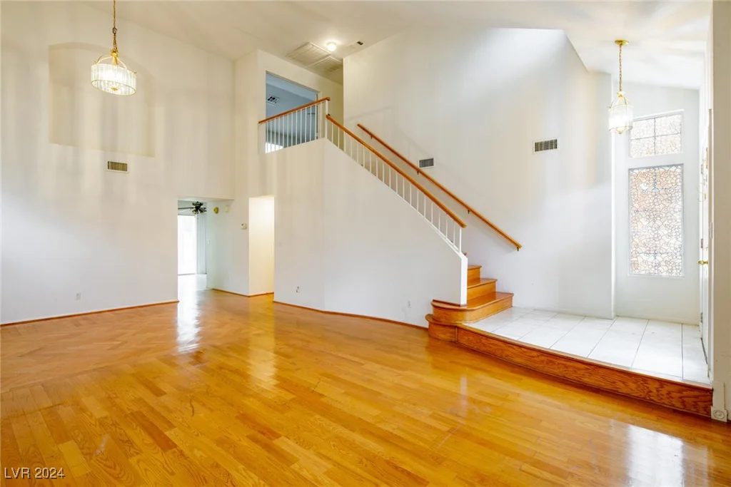 2100 Desert Peak, Las Vegas, NV 89134