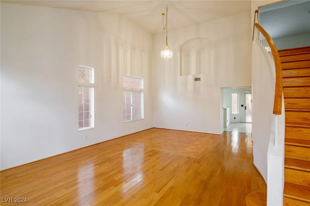 2100 Desert Peak, Las Vegas, NV 89134