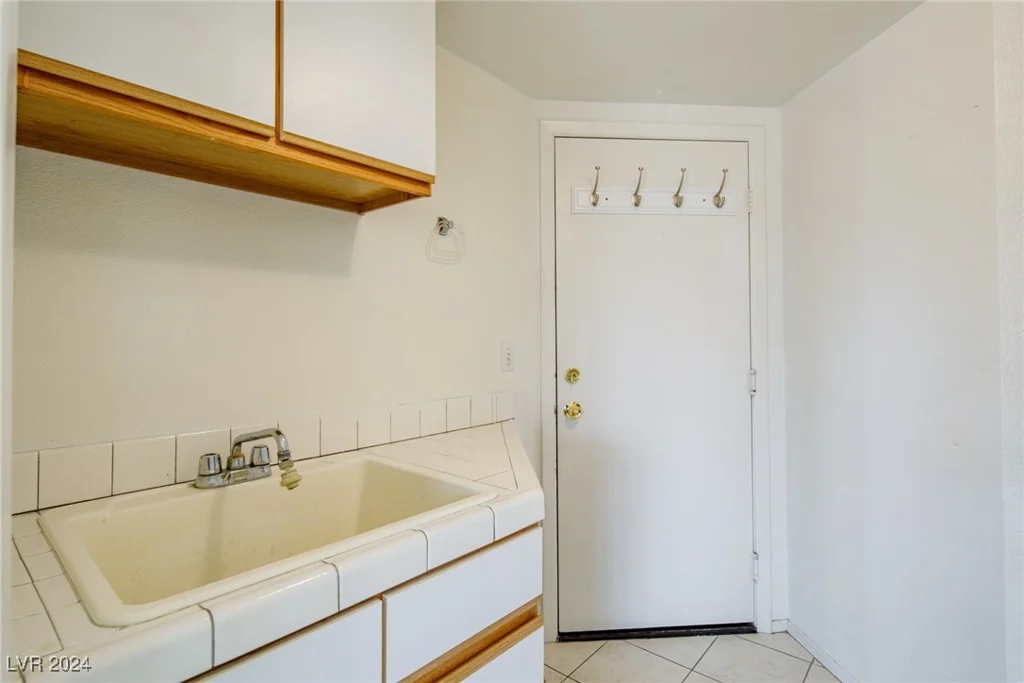 2100 Desert Peak, Las Vegas, NV 89134