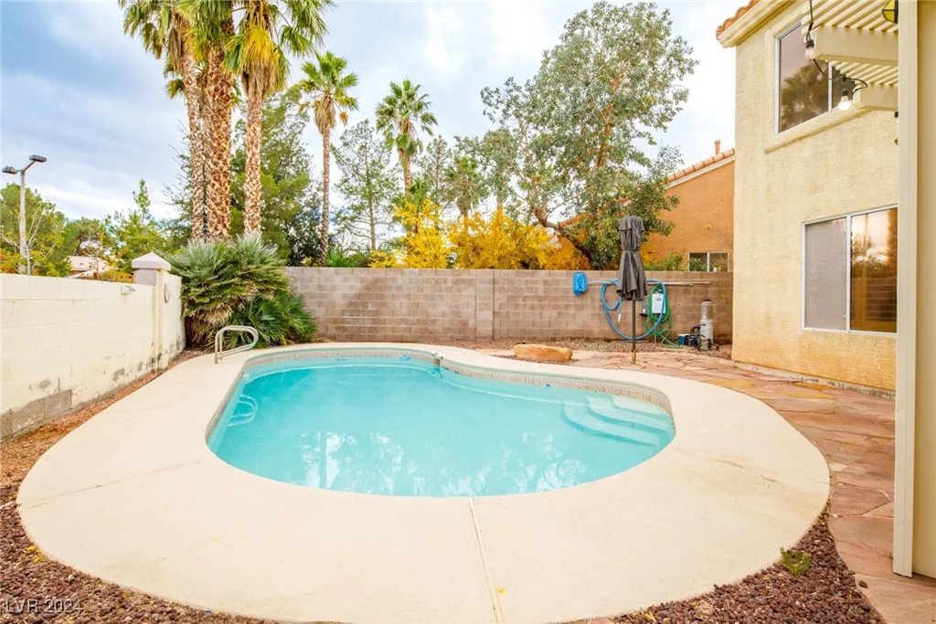 2100 Desert Peak, Las Vegas, NV 89134
