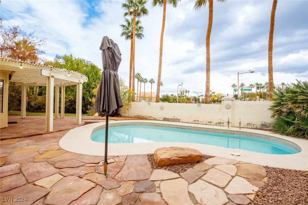 2100 Desert Peak, Las Vegas, NV 89134