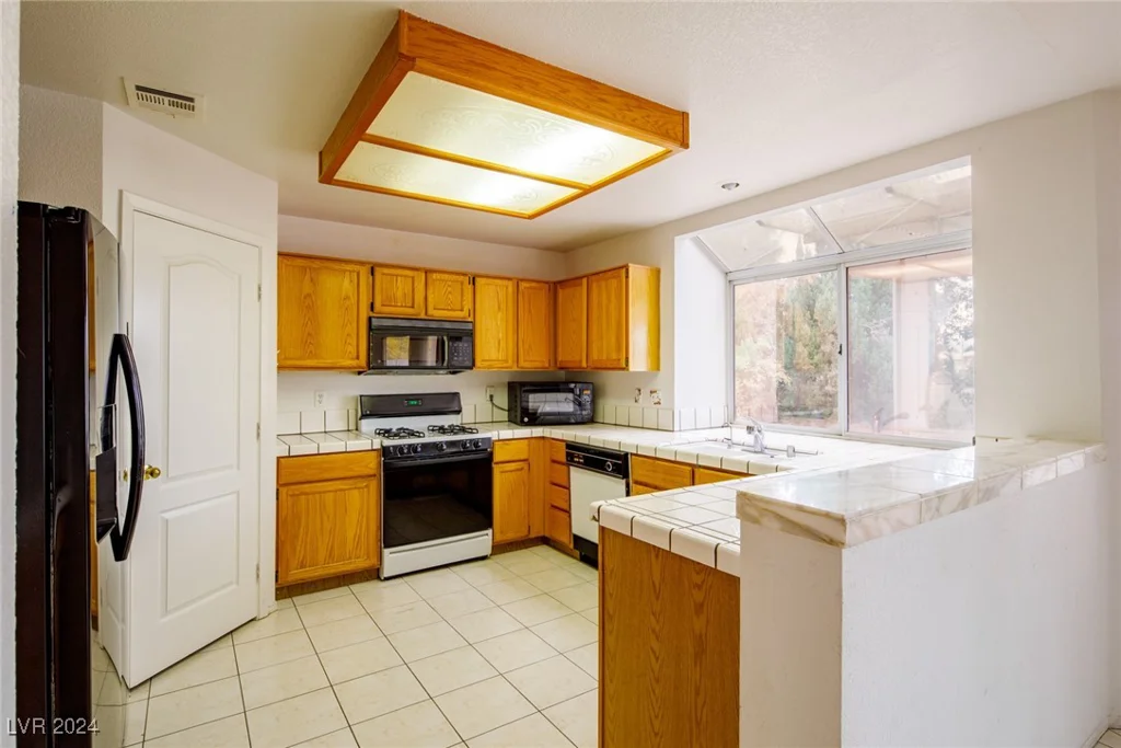 2100 Desert Peak, Las Vegas, NV 89134