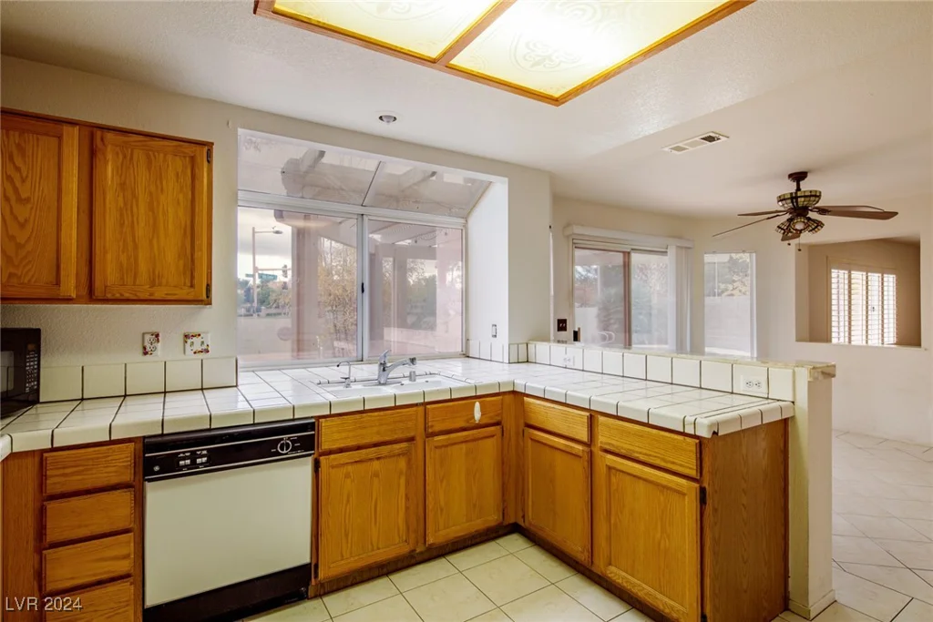 2100 Desert Peak, Las Vegas, NV 89134