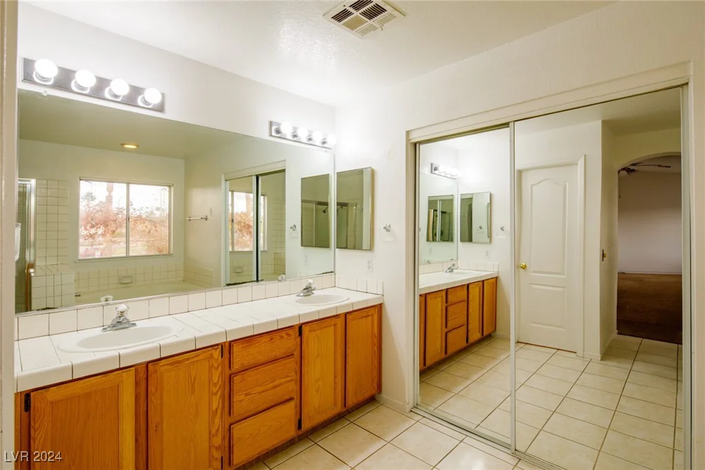 2100 Desert Peak, Las Vegas, NV 89134