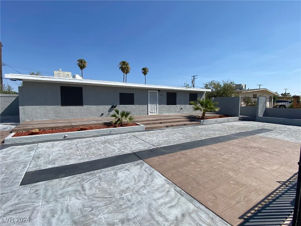 2804 La Canada, Las Vegas, NV 89169