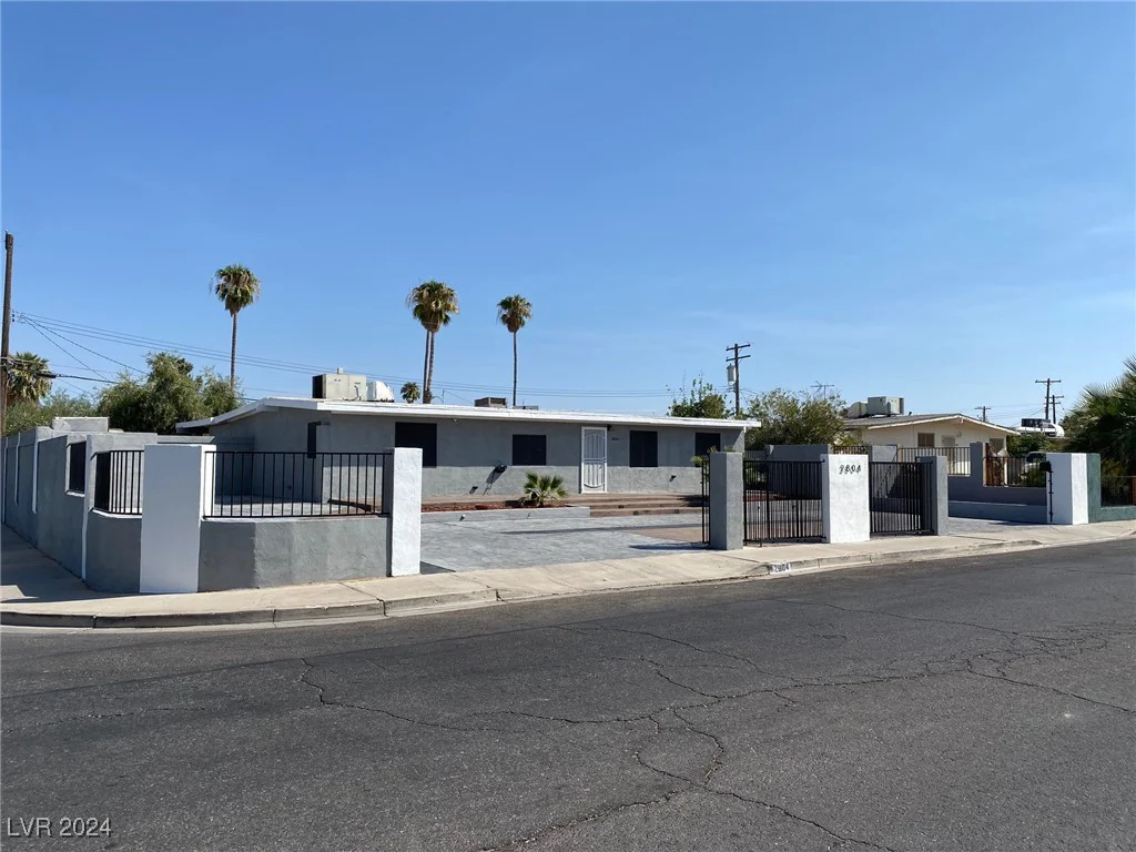 2804 La Canada, Las Vegas, NV 89169