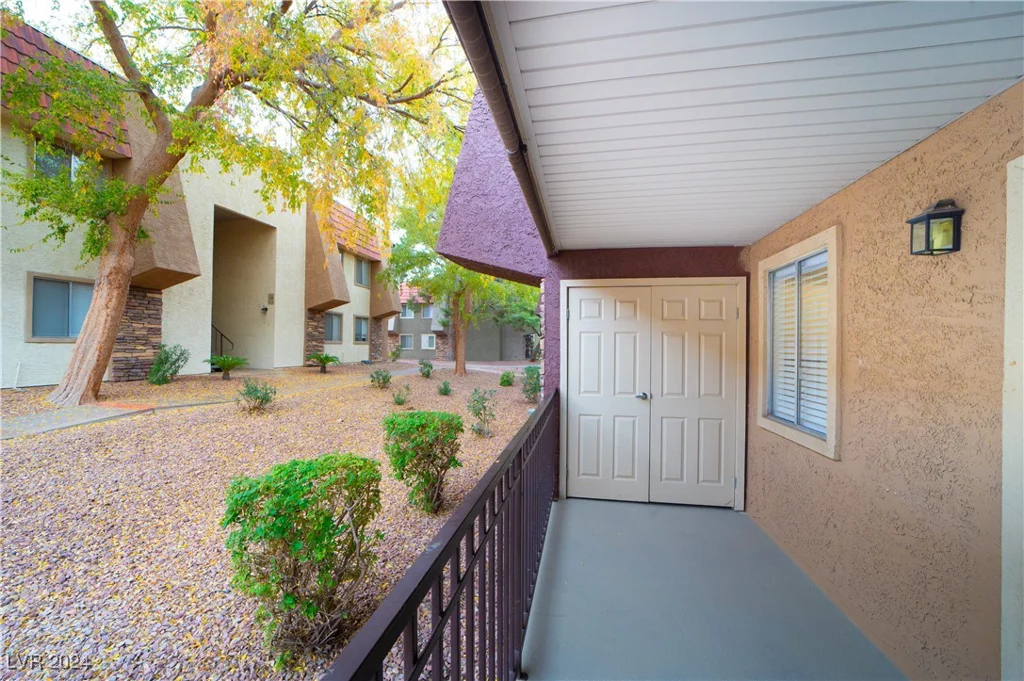 5260 River Glen, Las Vegas, NV 89103