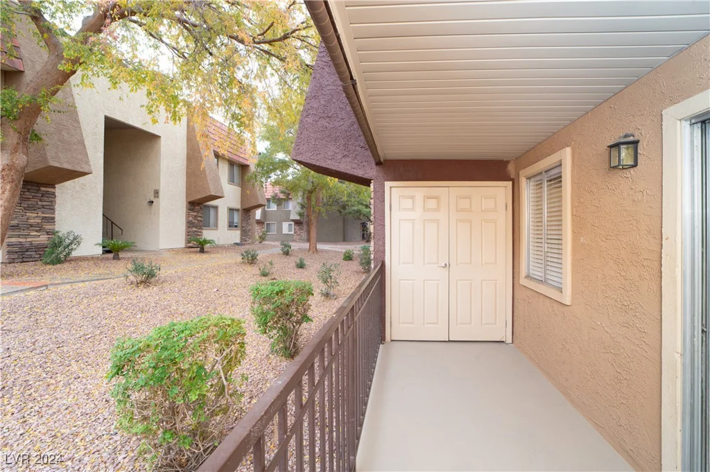 5260 River Glen, Las Vegas, NV 89103