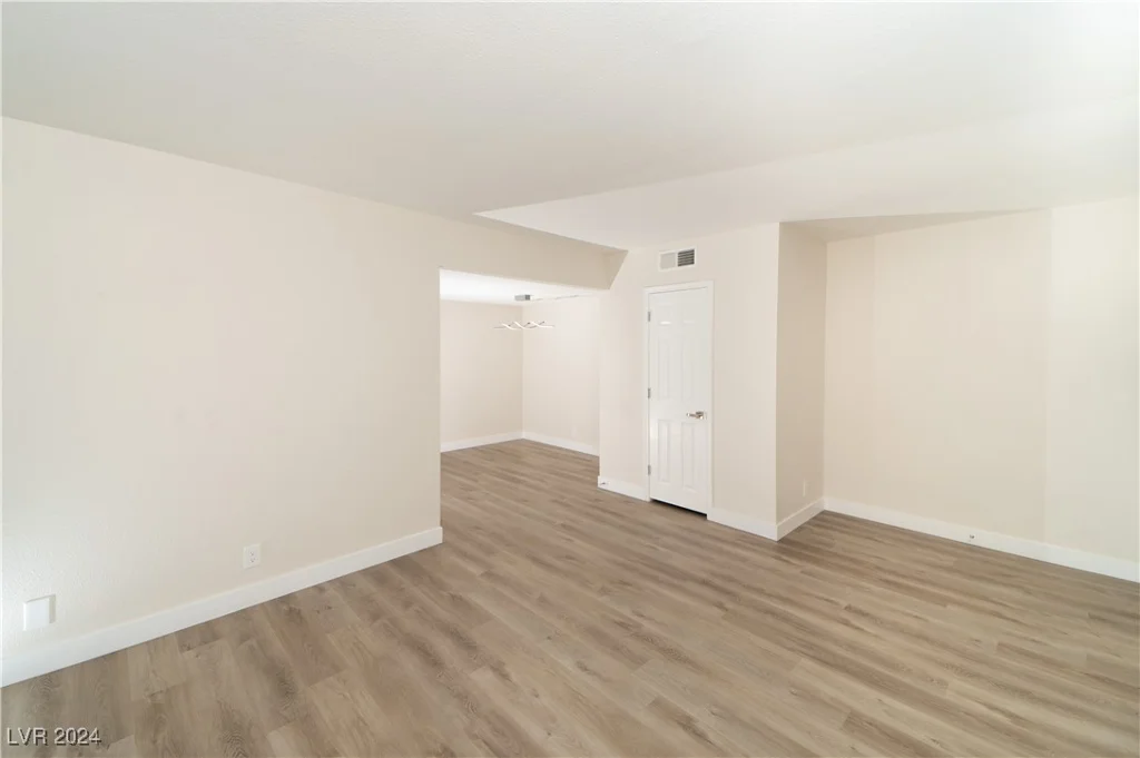 5260 River Glen, Las Vegas, NV 89103