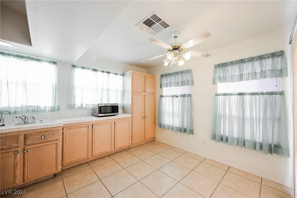 6020 Theatrical, North Las Vegas, NV 89031