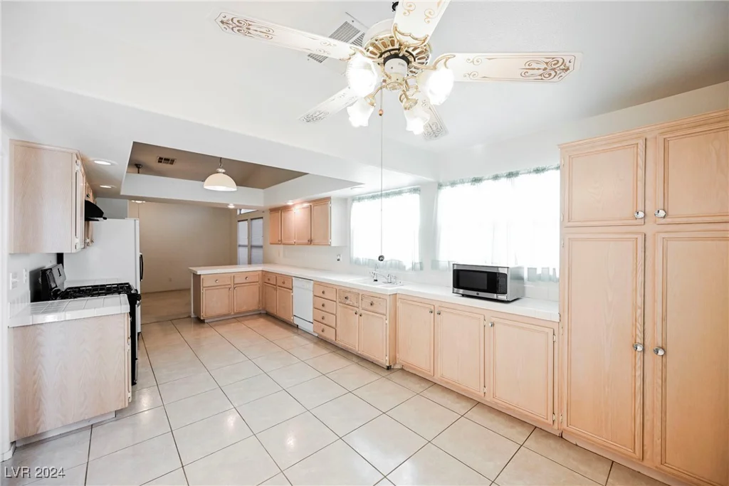 6020 Theatrical, North Las Vegas, NV 89031