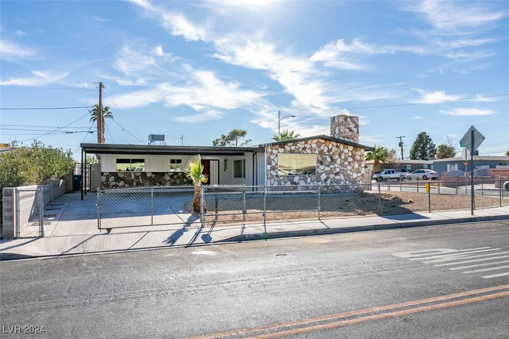 5821 Harmony, Las Vegas, NV 89107