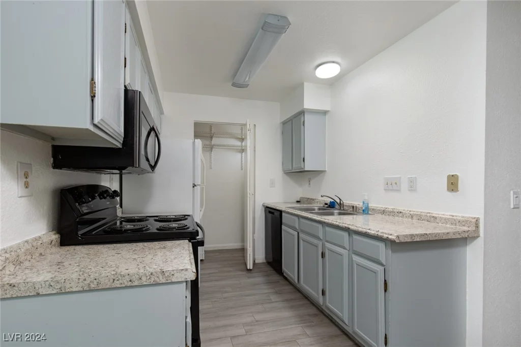 809 Hedge, Las Vegas, NV 89110
