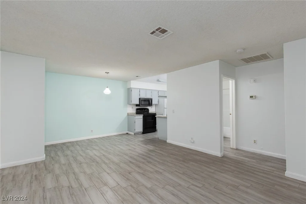 809 Hedge, Las Vegas, NV 89110