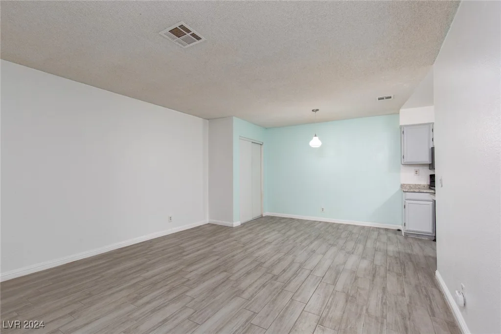 809 Hedge, Las Vegas, NV 89110