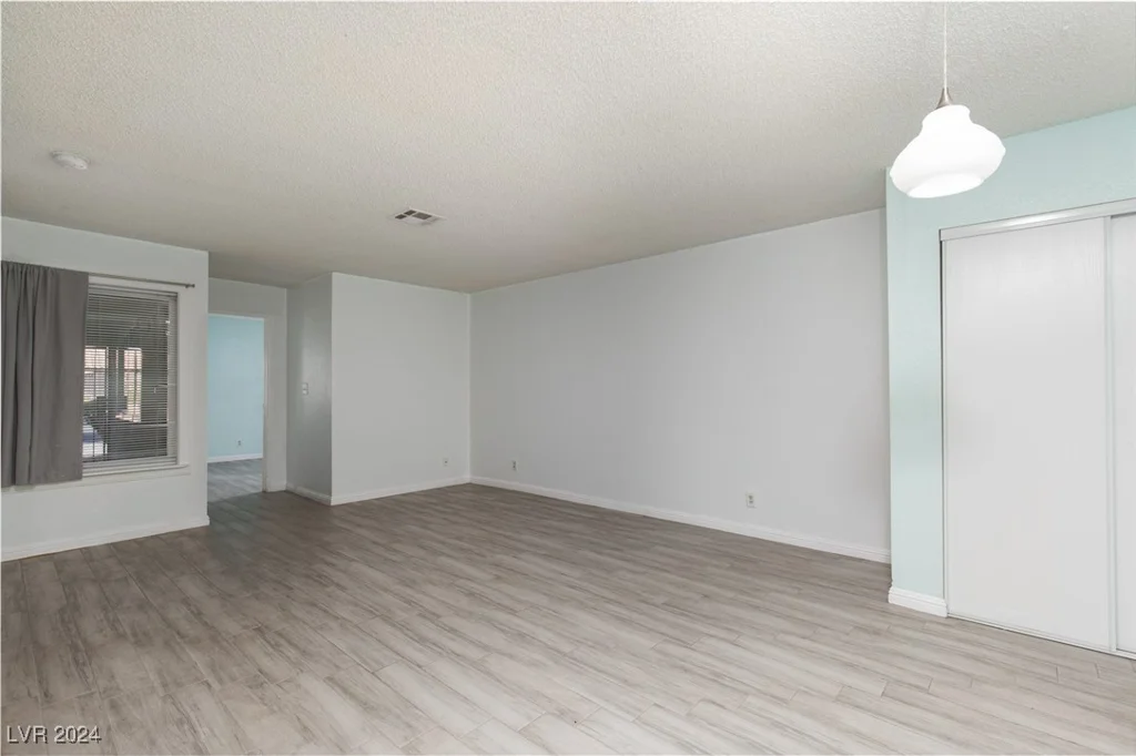 809 Hedge, Las Vegas, NV 89110