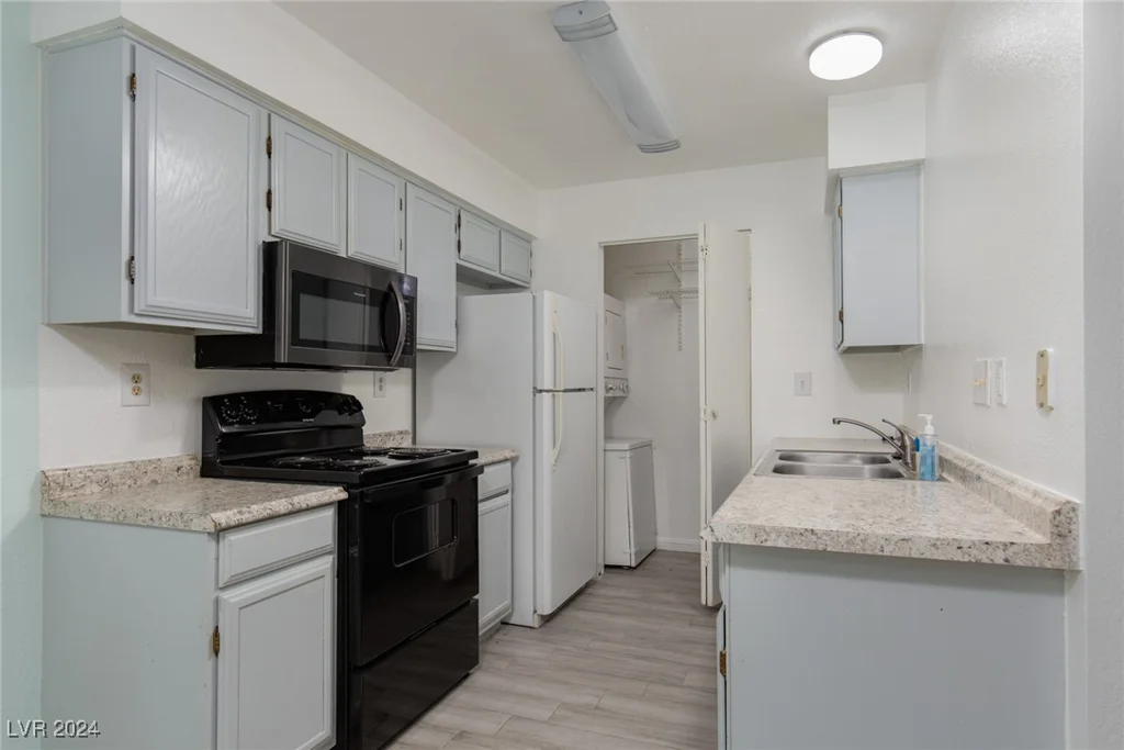 809 Hedge, Las Vegas, NV 89110