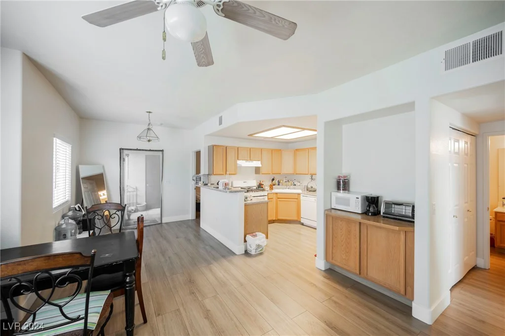 9580 Reno, Las Vegas, NV 89148