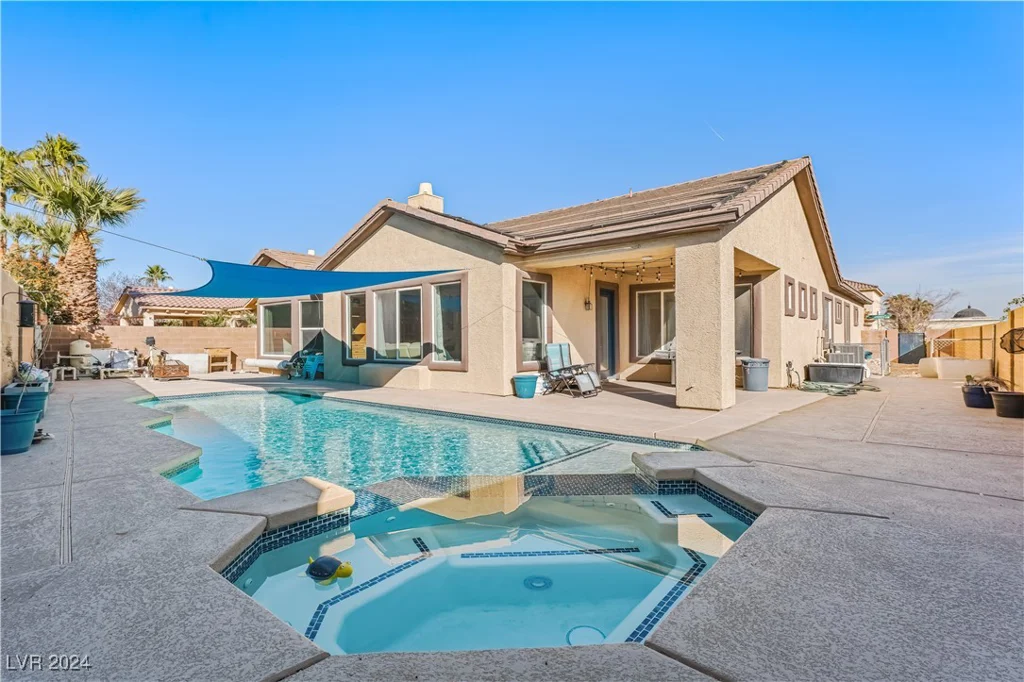 10701 La Crescenta, Las Vegas, NV 89141