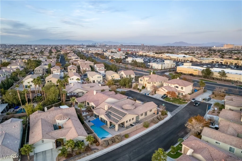 10701 La Crescenta, Las Vegas, NV 89141