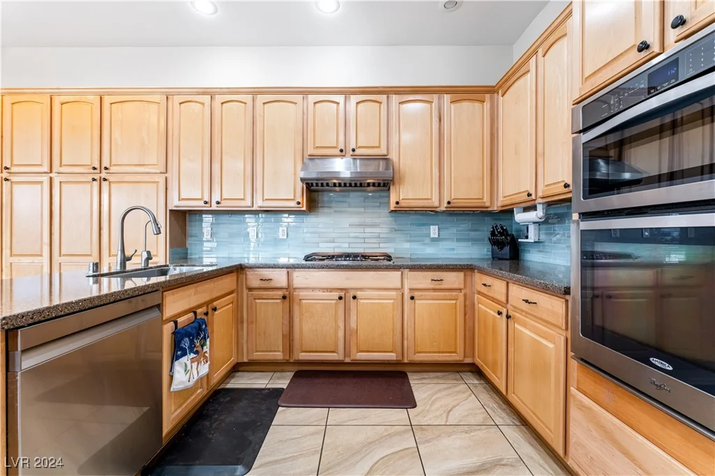 10701 La Crescenta, Las Vegas, NV 89141