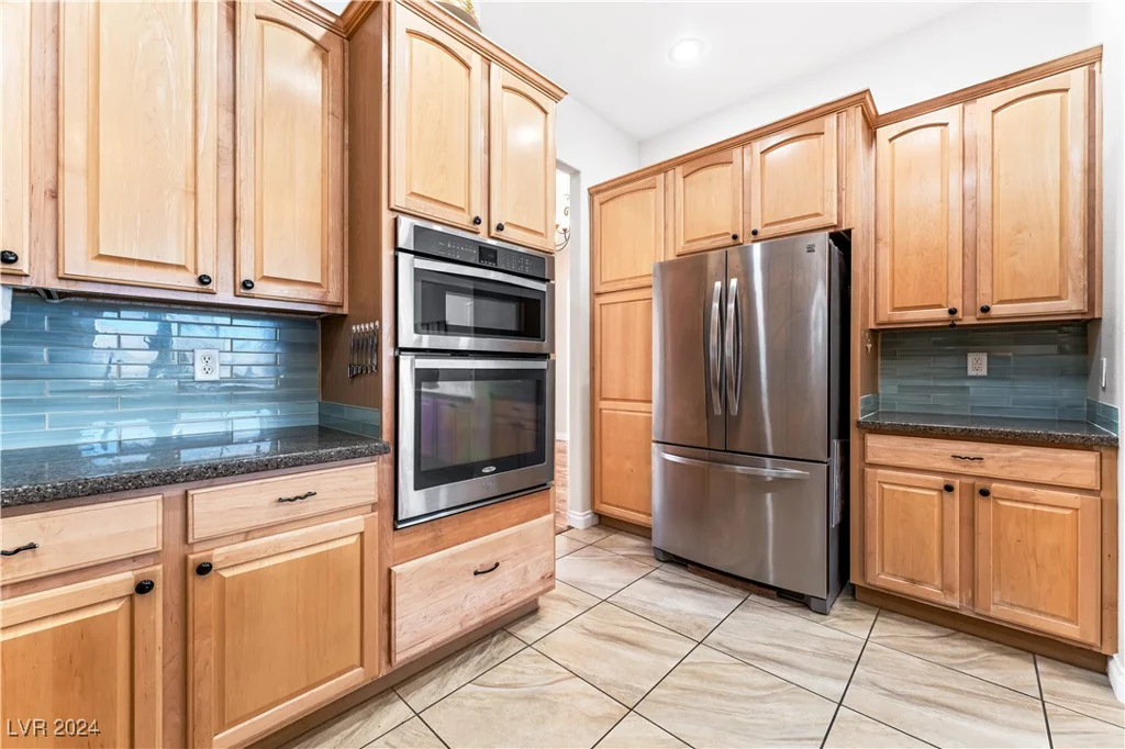 10701 La Crescenta, Las Vegas, NV 89141