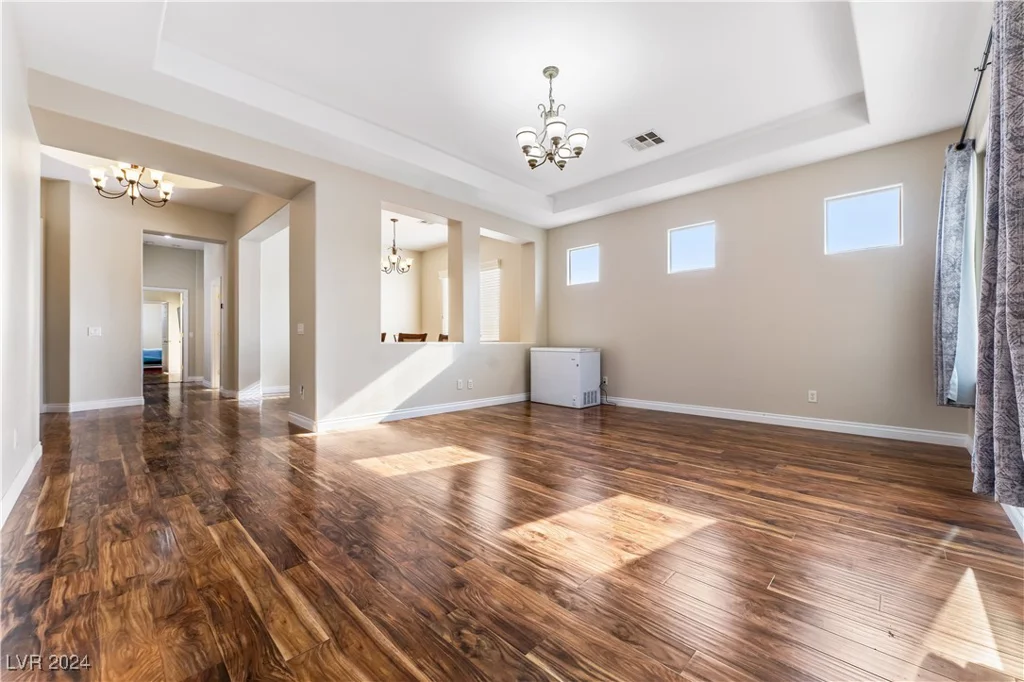 10701 La Crescenta, Las Vegas, NV 89141