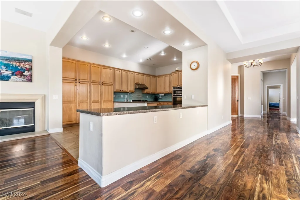 10701 La Crescenta, Las Vegas, NV 89141