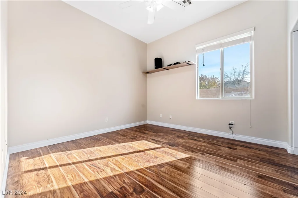 10701 La Crescenta, Las Vegas, NV 89141