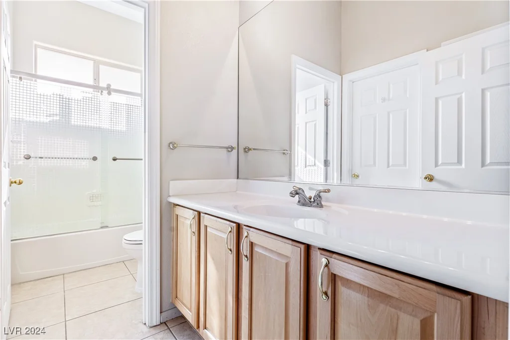 10701 La Crescenta, Las Vegas, NV 89141