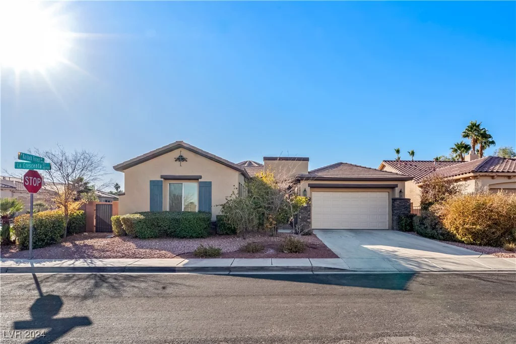 10701 La Crescenta, Las Vegas, NV 89141