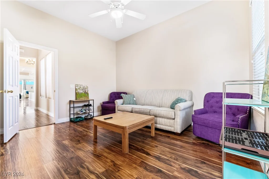 10701 La Crescenta, Las Vegas, NV 89141