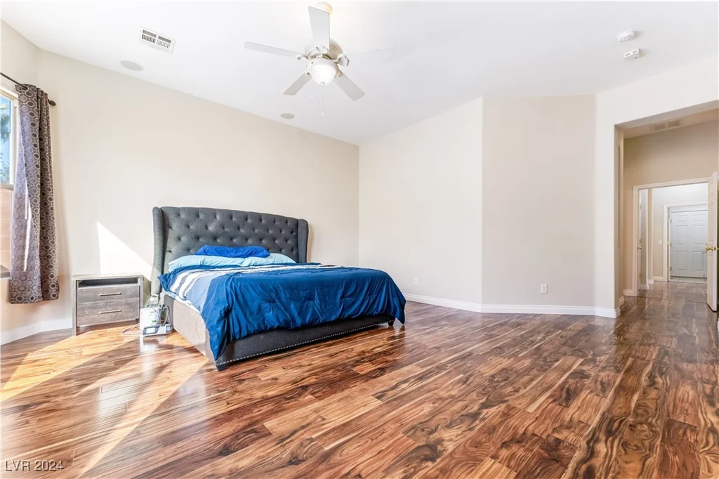 10701 La Crescenta, Las Vegas, NV 89141