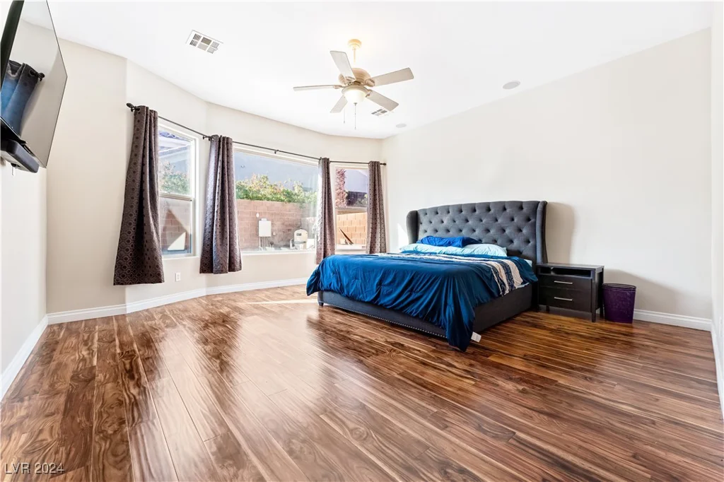 10701 La Crescenta, Las Vegas, NV 89141
