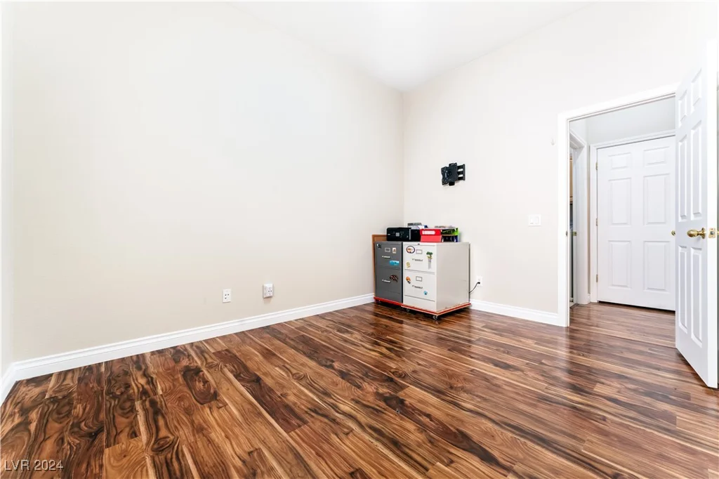 10701 La Crescenta, Las Vegas, NV 89141