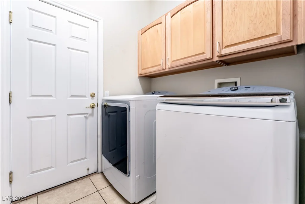10701 La Crescenta, Las Vegas, NV 89141