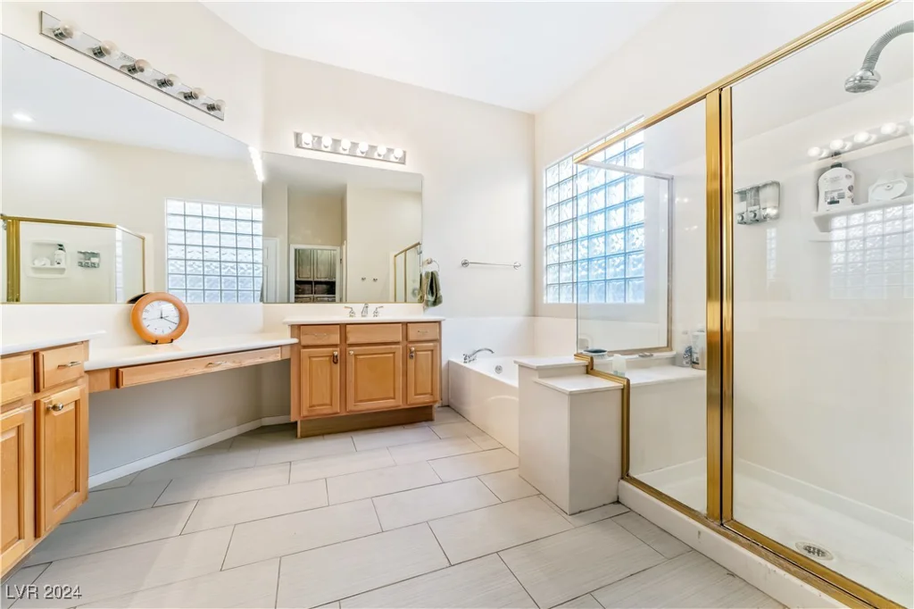 10701 La Crescenta, Las Vegas, NV 89141