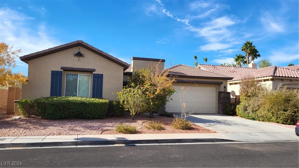 10701 La Crescenta, Las Vegas, NV 89141