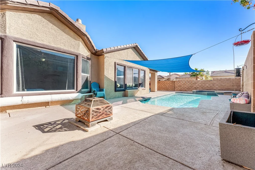 10701 La Crescenta, Las Vegas, NV 89141