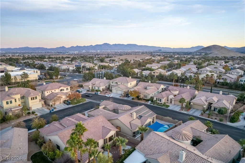 10701 La Crescenta, Las Vegas, NV 89141