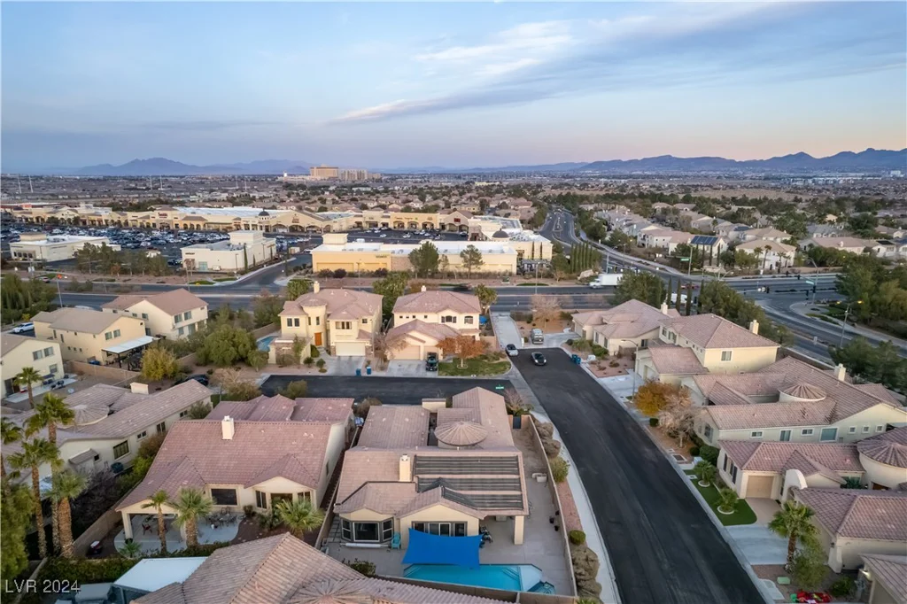 10701 La Crescenta, Las Vegas, NV 89141