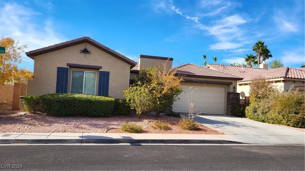 10701 La Crescenta, Las Vegas, NV 89141