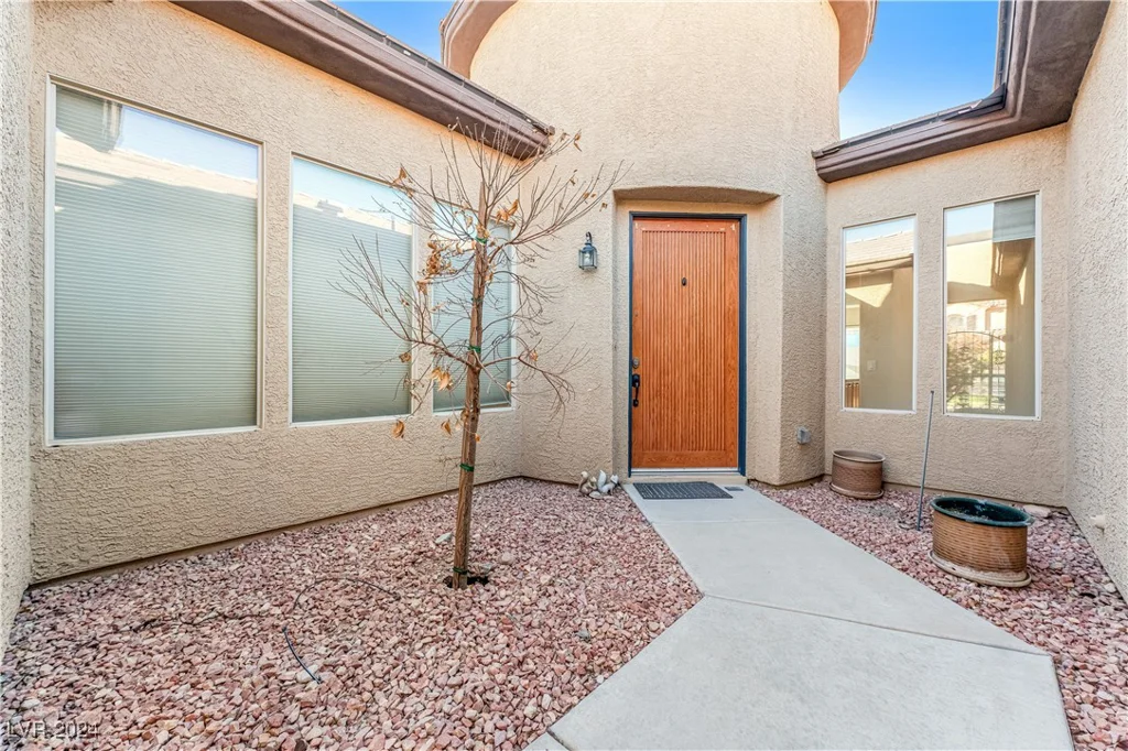 10701 La Crescenta, Las Vegas, NV 89141