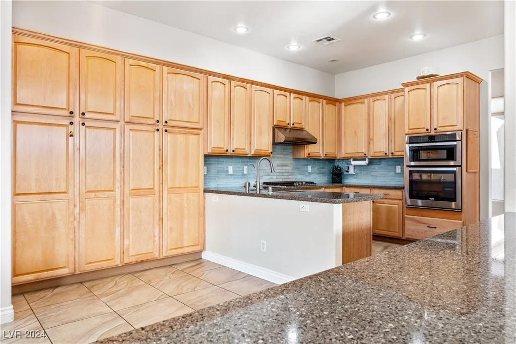 10701 La Crescenta, Las Vegas, NV 89141