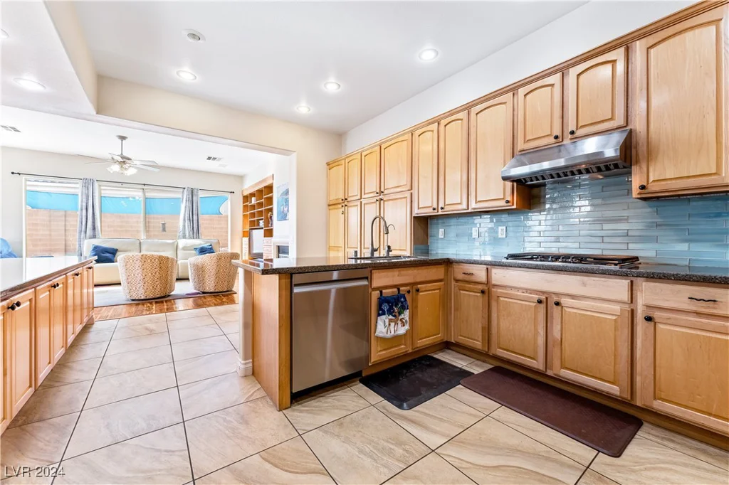 10701 La Crescenta, Las Vegas, NV 89141