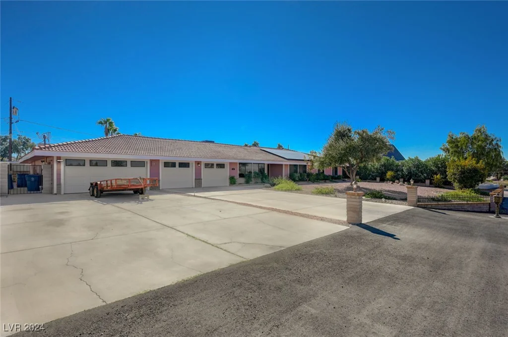6855 Stone, Las Vegas, NV 89110