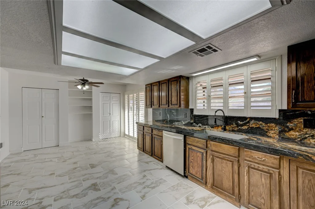6855 Stone, Las Vegas, NV 89110