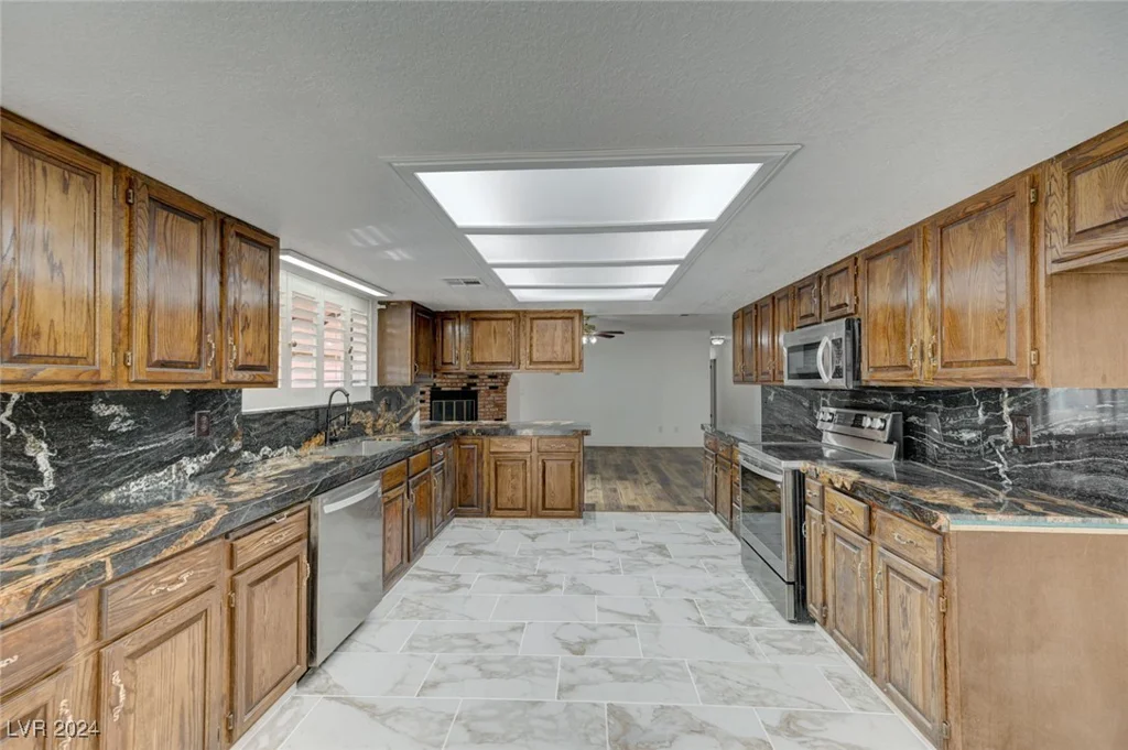 6855 Stone, Las Vegas, NV 89110