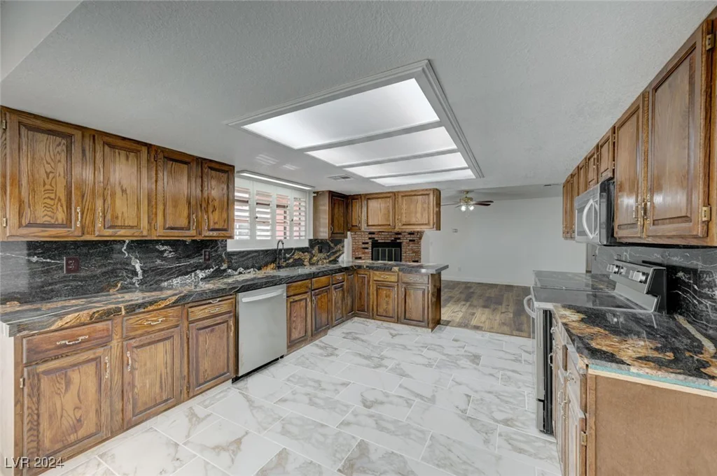 6855 Stone, Las Vegas, NV 89110
